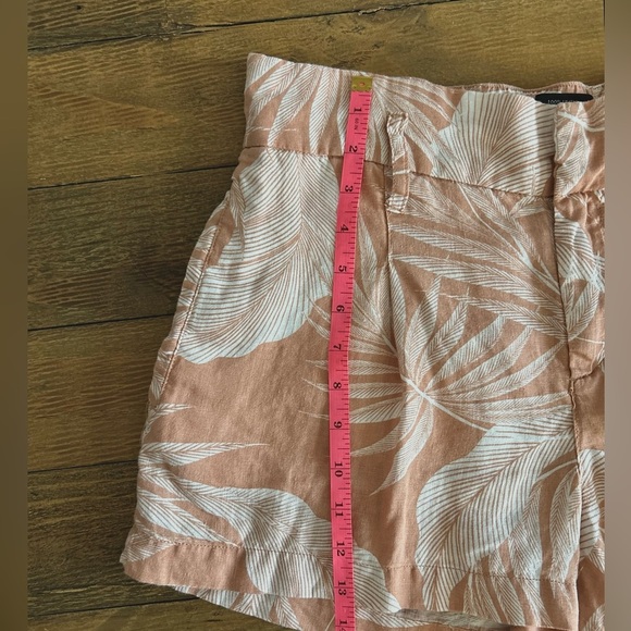 TAHARI Palms linen peach and white shorts - Picture 7 of 9